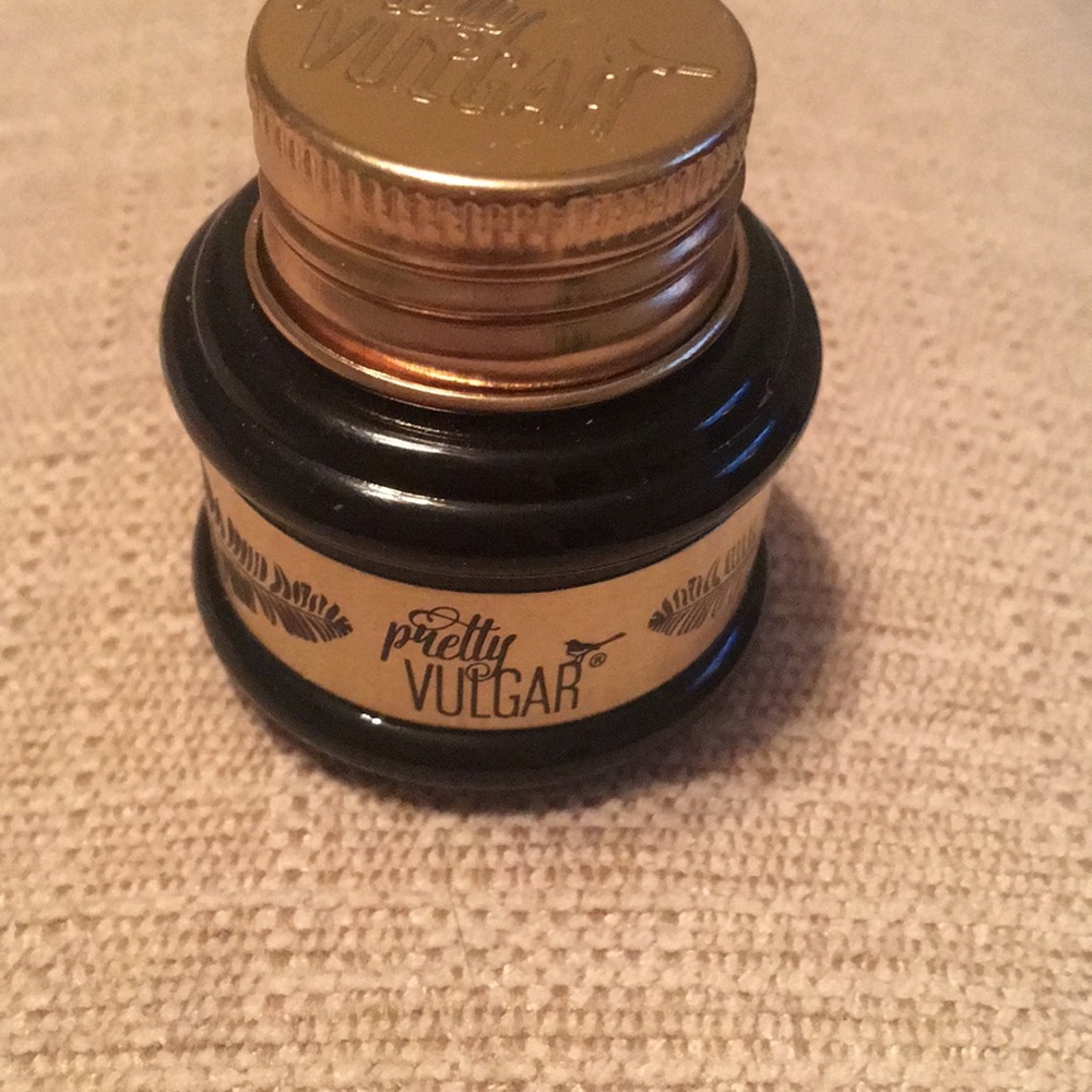 Pretty vulgar black gel eyeliner